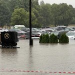 Trudna sytuacja w Wieliczce. Podtopione ulice i parking [FILMY I ZDJĘCIA]