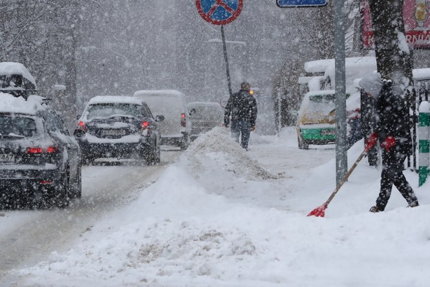Trudne warunki drogowe w Zakopanem / 	Grzegorz Momot    /PAP