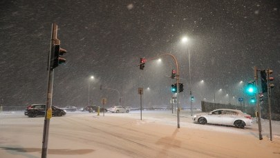 Trudne warunki na drogach. Miejscami biało i ślisko 