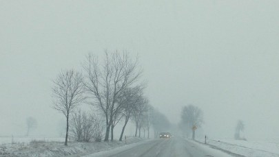 Trudne warunki na drogach w kraju. Uwaga na mgłę i gołoledź!