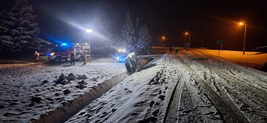 Trudne warunki na drogach. Wypadek w miejscowości Jurgów w Małopolsce /Policja Zakopane /Policja