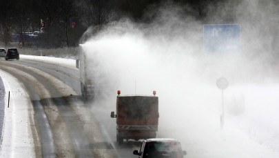 Trudne warunki na drogach. Wypadki, kolizje, korki [NA ŻYWO]