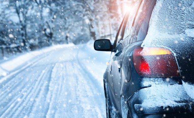Trudne warunki na drogach. Zima wróciła [ZAPIS RELACJI]