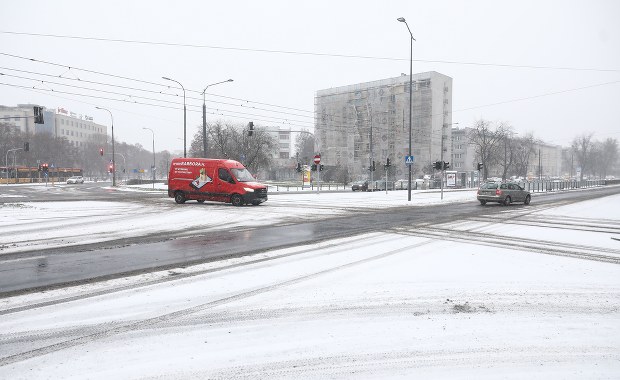 Trudne warunki na stołecznych ulicach. Zanotowano kilka kolizji