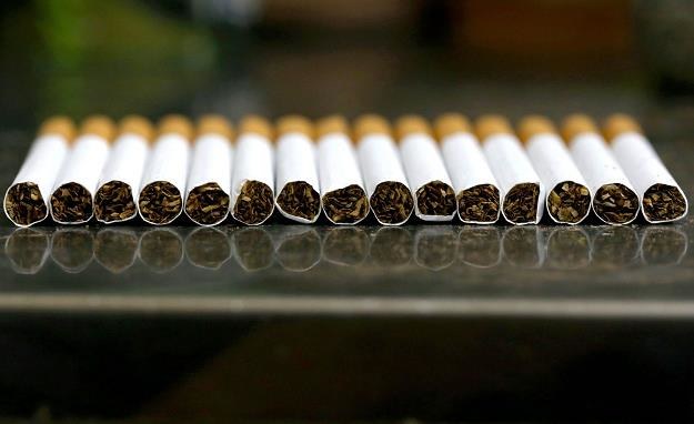 Trudniejszy dostęp do mniej szkodliwych papierosów /AFP