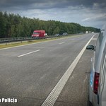 Trudno uwierzyć. Nietrzeźwy 68-latek na hulajnodze jechał pod prąd autostradą 