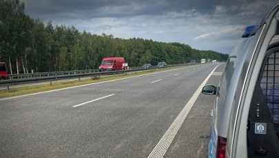 Trudno uwierzyć. Nietrzeźwy 68-latek na hulajnodze jechał pod prąd autostradą 