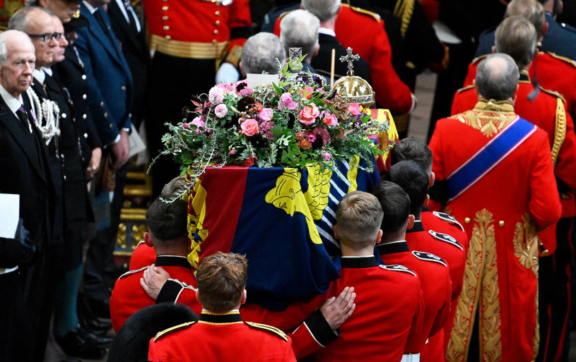 Trumna królowej Elżbiety II podczas pogrzebu /GARETH CATTERMOLE/AFP /East News