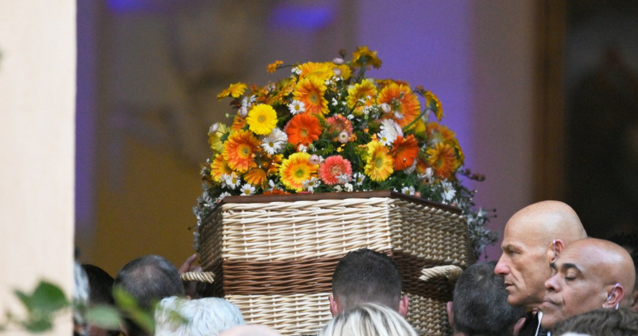 Trumna z ciałem Brigitte Bardot /Philippe Magoni/Associated Press/East News /East News