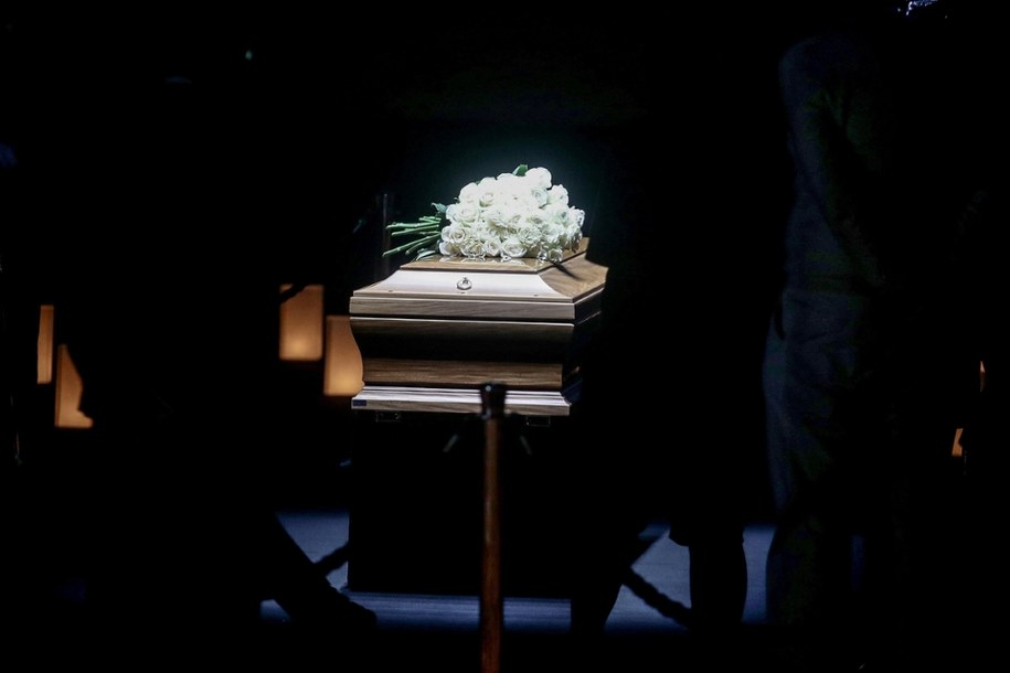 Trumna z ciałem Giorgia Armaniego /PAP/EPA/MOURAD BALTI TOUATI /PAP/EPA