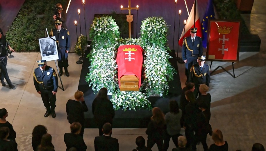 Trumna z ciałem prezydenta Gdańska Pawła Adamowicza / 	Adam Warżawa    /PAP