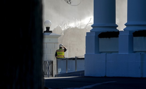 ​Trump buduje salę balową. Część Białego Domu wyburzona