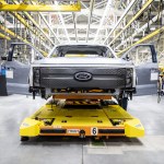 Trump chce, by Ford i General Motors produkowały uzbrojenie