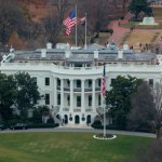 Trump chce portu dronowego przy Białym Domu. Spór o salę balową trwa