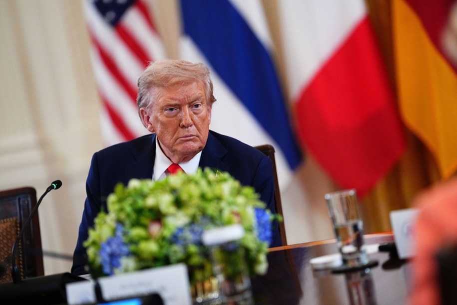 Trump dokonał setek transakcji dzień po inauguracji /AARON SCHWARTZ / POOL /PAP/EPA