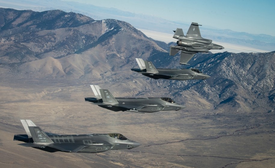 Trump: Iran chce zawrzeć układ. Putin gości dygnitarza z Teheranu, napięcie rośnie /Shutterstock