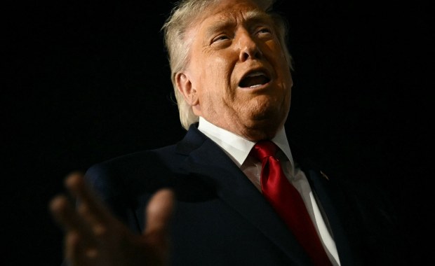 Trump: Irańczycy zestrzelili Apache'a, USA muszą odpowiedzieć