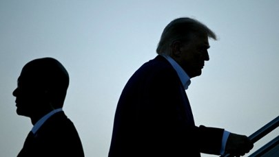 Trump lekceważy artykuł 5. NATO z tylnego siedzenia Air Force One