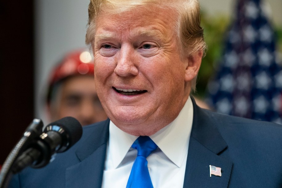 Trump ma nowy termin przekazania Kongresowi swoich zeznań podatkowych /JIM LO SCALZO /PAP/EPA