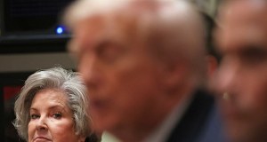 Trump ma "osobowość alkoholika". Szara eminencja Białego Domu odpaliła bombę