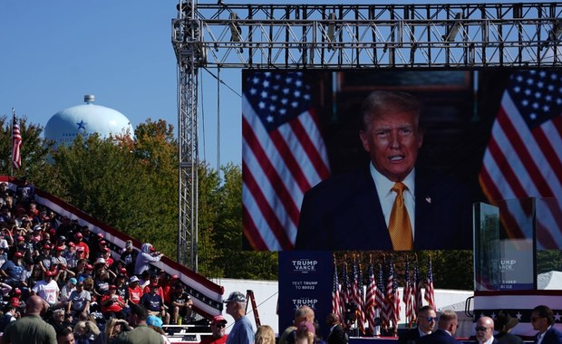 Trump na wiecu w miejscu zamachu zasugerował, że demokraci chcieli go zabić