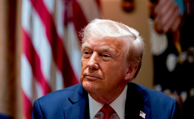 Trump: Nakładamy cła na towary z UE. Teraz ja jestem prezydentem