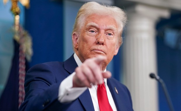 Trump nałoży cła na Kanadę, Meksyk i Chiny. Biały Dom potwierdza