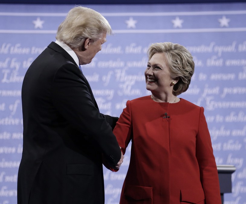 Trump nie zgadza się z opinią, że przegrał debatę telewizyjną z Clinton /PAP/EPA
