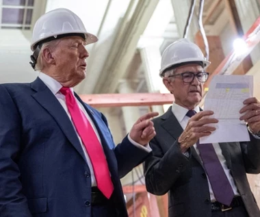 Trump odwiedził bank centralny. Na oczach kamer pokłócił się z szefem Fed