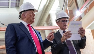 Trump odwiedził bank centralny. Na oczach kamer pokłócił się z szefem Fed