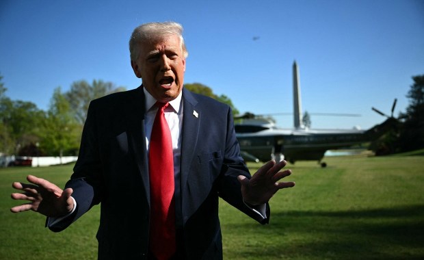 Trump ogłasza blokadę cieśniny Ormuz i wysyła ostrzeżenie Chinom