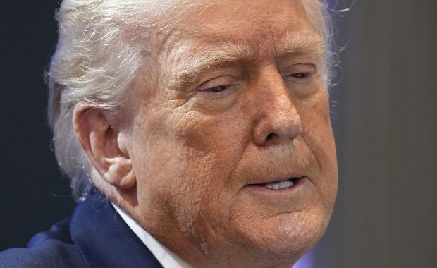 ​Trump podwyższa nowe globalne cła z 10 na 15 procent 