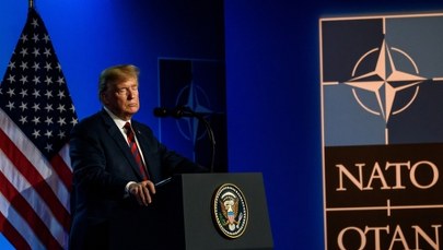 Trump przybywa na 