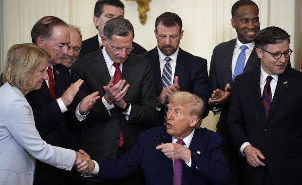 Trump reaguje na atak Izraela. "Po prostu to zróbcie"