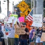 Trump reaguje na protesty. "Car od granicy" jedzie do Minnesoty