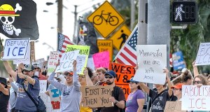Trump reaguje na protesty. "Car od granicy" jedzie do Minnesoty