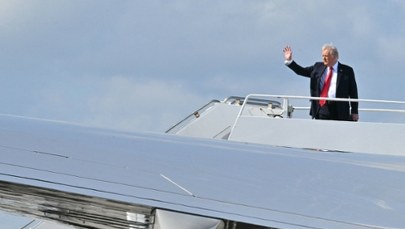 Trump "robi postępy" w rozmowach z Rosją. Zapowiada kolejne cła i ogłasza nowe święto