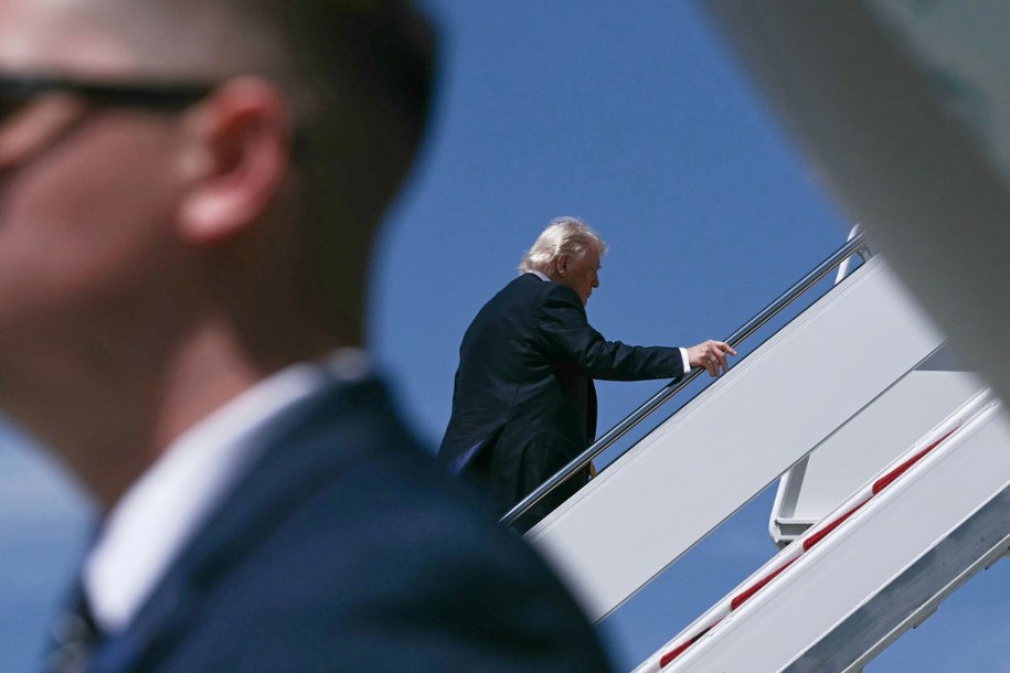 Trump rusza do Chin z szefami Apple, Tesli i BlackRock. Kluczowe rozmowy z Xi Jinpingiem /BRENDAN SMIALOWSKI/AFP /East News