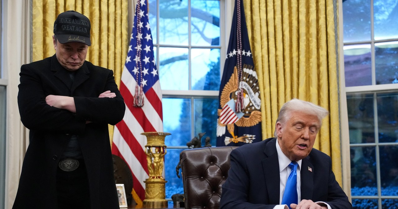 Trump sugeruje, że DOGE powinno przeanalizować subsydia dla Muska /ANDREW HARNIK / GETTY IMAGES NORTH AMERICA / Getty Images via AFP /AFP