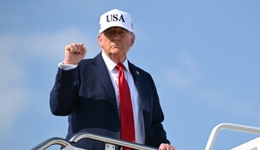 Trump ujawni tajne akta UFO. Zapowiada "pełną transparentność"