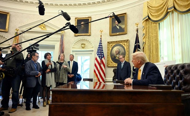 Trump: Umowa o minerałach nie wystarczy do wznowienia wsparcia dla Ukrainy