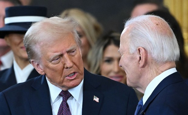 Trump usunął ze ściany zdjęcie Bidena. Oto co powiesił