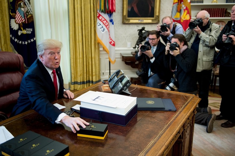 Trump w gabinecie owalnym; Biały Dom /AFP