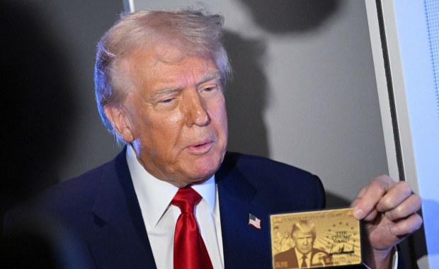 Trump wprowadza "złotą kartę". Jakie daje możliwości?