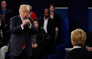 Trump wsadza Clinton do więzienia, czyli druga debata prezydencka w USA