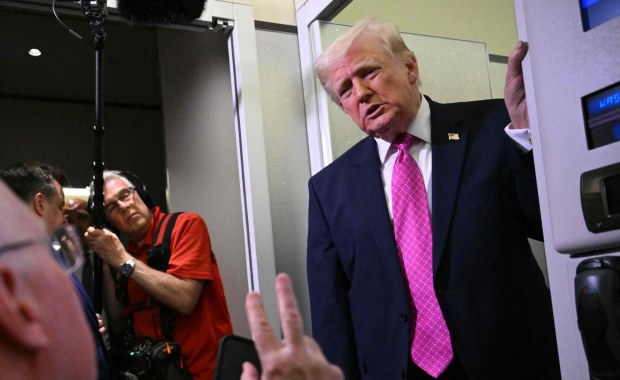 Trump wskazuje na ważną irańską wyspę. Rozważa wysłanie tam żołnierzy