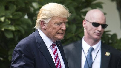 Trump złamał konstytucję? Władze stanowe i lokalne składają pozwy