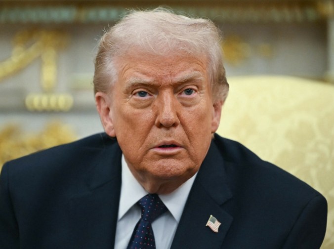 Trump zrywa kontakty handlowe z europejskim krajem. 