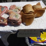 Trupi miodek, pańska skórka czy rury. To się je na cmentarzach 1 listopada