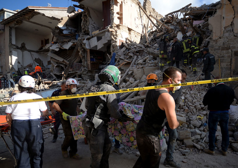 Trwa akcja ratunkowa po trzęsieniu ziemi /AFP